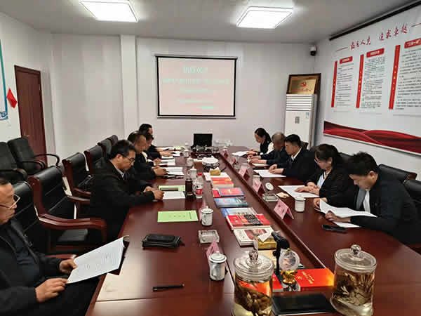 新聞=新疆生產(chǎn)建設(shè)兵團(tuán)第一師八團(tuán)楊政委一行蒞臨我司指導(dǎo)工作01.jpg